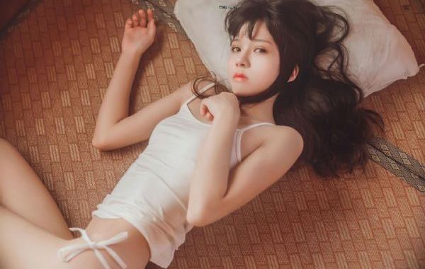 第一次给娇妻约单男过程_超清在线视频播放