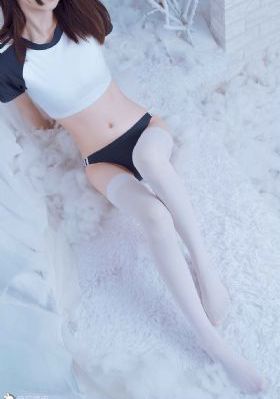 欧美裸色尖头美甲图片_BD在线手机播放