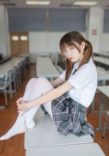 日韩精品成人色张茜儿_字幕高清版在线观看